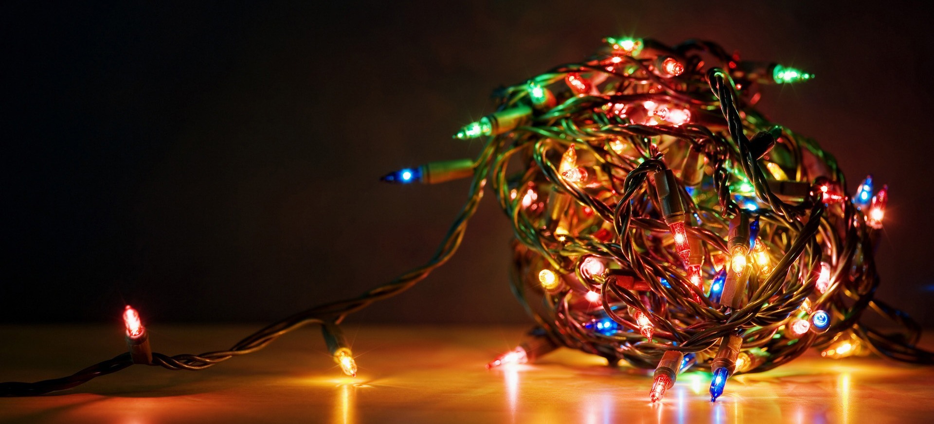 Tem jeito de economizar energia com a iluminação de Natal? - Lustres no  Atacado - Distribuidora e Importadora de Lustres